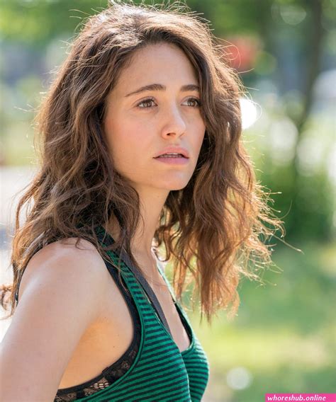 Fiona Gallagher. Played by Emmy Rossum. Fiona is in the difficult position of being the oldest of the Gallagher children, so most of the responsibility and child-rearing falls on her young shoulders. This young woman takes it all in stride -- she's clearly been doing it for a long time. 